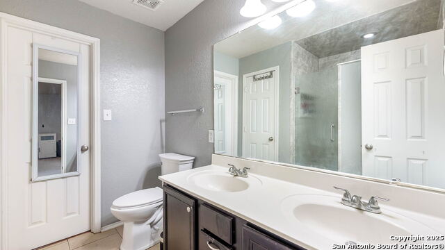 Listing photo id 10 for 17342 Irongate Rail