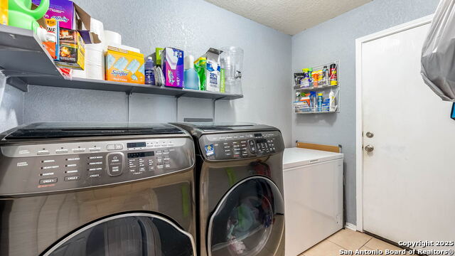 Listing photo id 6 for 17342 Irongate Rail