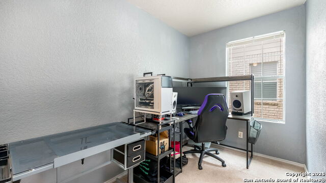 Listing photo id 7 for 17342 Irongate Rail