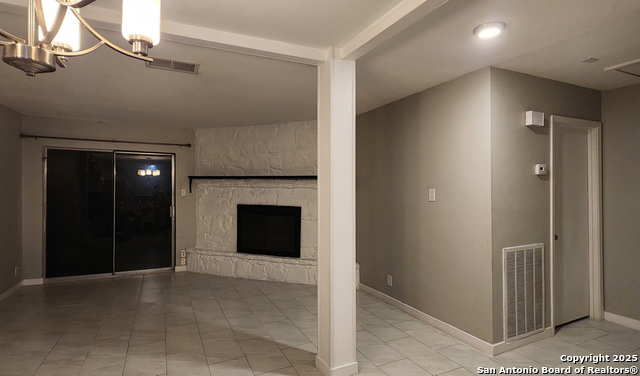 Image 11 of 23 For 3401 Cliffside