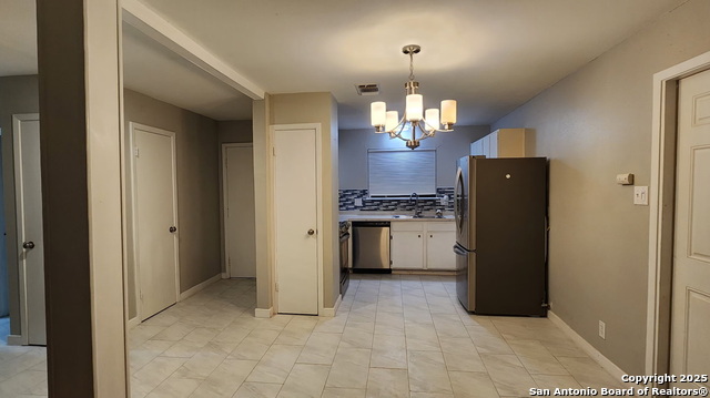 Image 4 of 23 For 3401 Cliffside