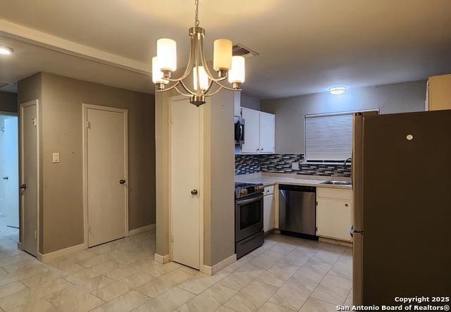 Image 7 of 23 For 3401 Cliffside