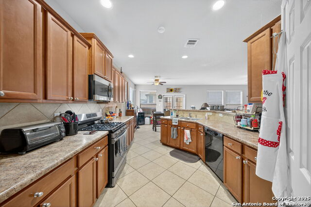 Listing photo id 13 for 757 Clearbrook Ave