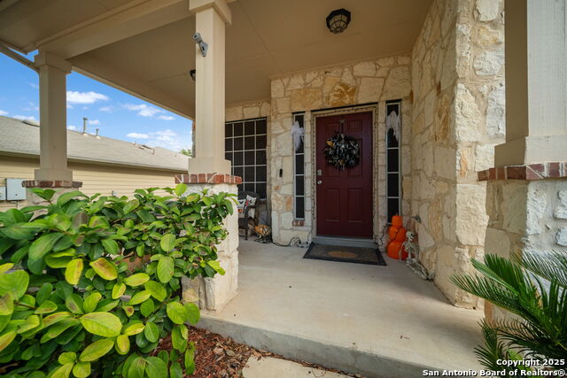 Listing photo id 3 for 757 Clearbrook Ave