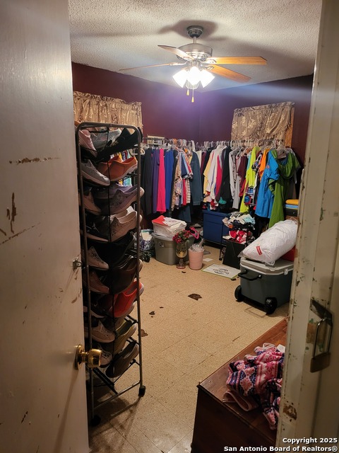 Image 33 of 42 For 3023 Travis W