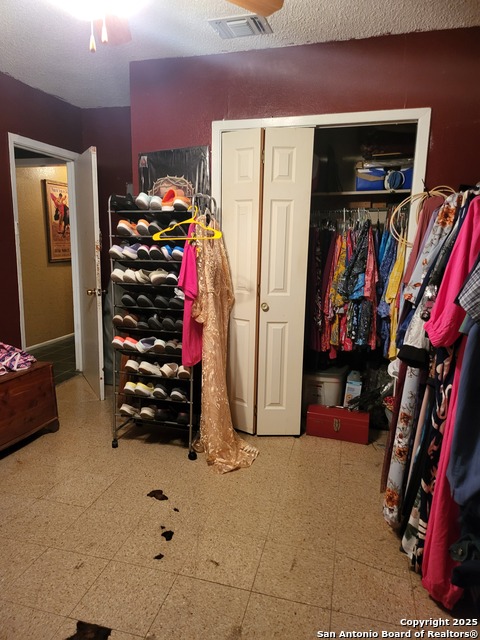 Image 34 of 42 For 3023 Travis W