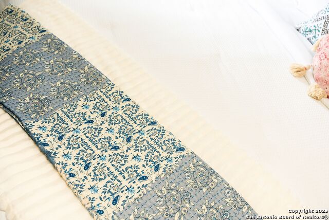 Image 37 of 162 For 8410 Oak Fence