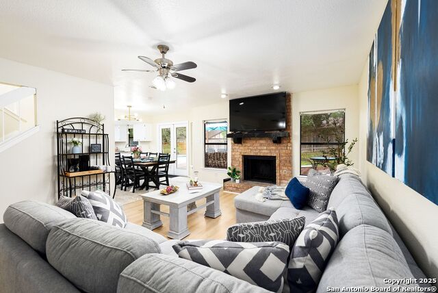 Image 4 of 162 For 8410 Oak Fence