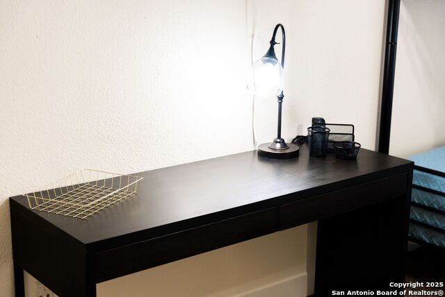 Image 43 of 162 For 8410 Oak Fence