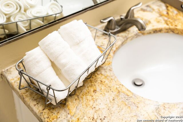 Image 45 of 162 For 8410 Oak Fence