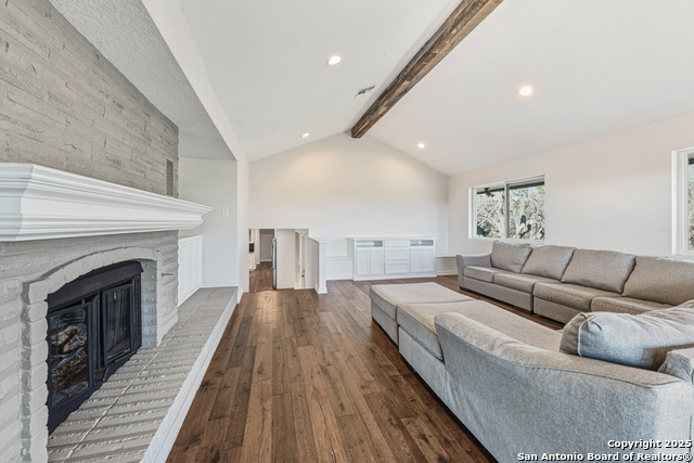 Image 13 of 38 For 21 Royal Crest