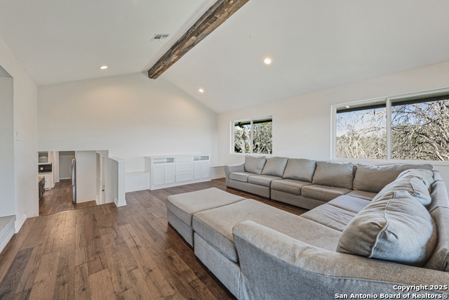 Image 14 of 38 For 21 Royal Crest