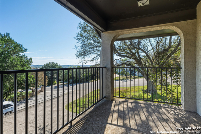 Image 17 of 38 For 21 Royal Crest