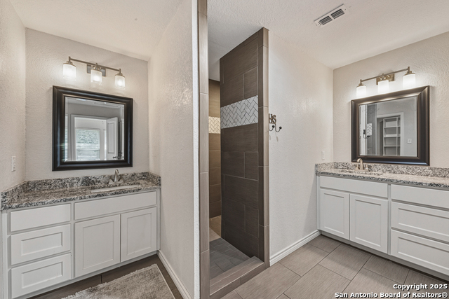 Image 18 of 38 For 21 Royal Crest