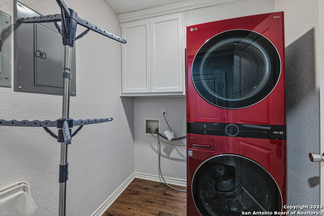 Image 20 of 38 For 21 Royal Crest