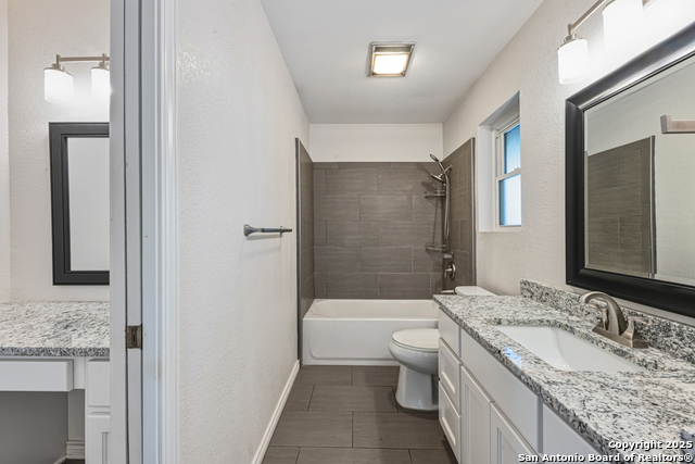 Image 23 of 38 For 21 Royal Crest