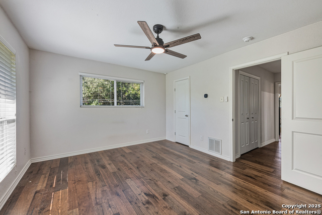 Image 25 of 38 For 21 Royal Crest