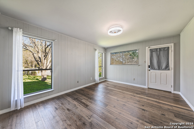 Image 27 of 38 For 21 Royal Crest