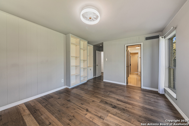 Image 28 of 38 For 21 Royal Crest