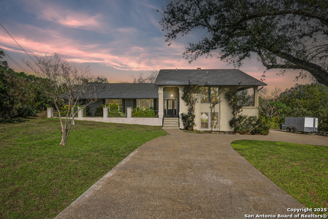 Image 35 of 38 For 21 Royal Crest