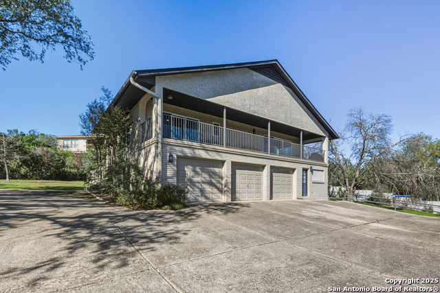 Image 4 of 38 For 21 Royal Crest