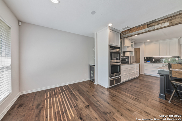 Image 8 of 38 For 21 Royal Crest