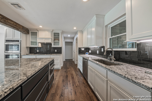 Image 9 of 38 For 21 Royal Crest