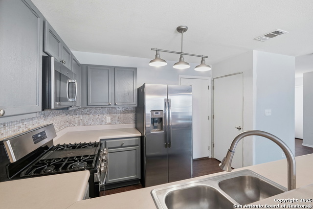 Image 2 of 19 For 2915 Candleside