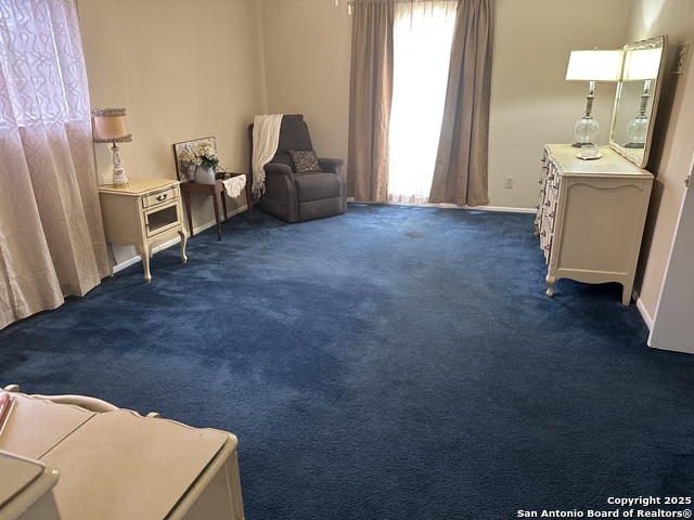 Image 15 of 39 For 322 Glenview