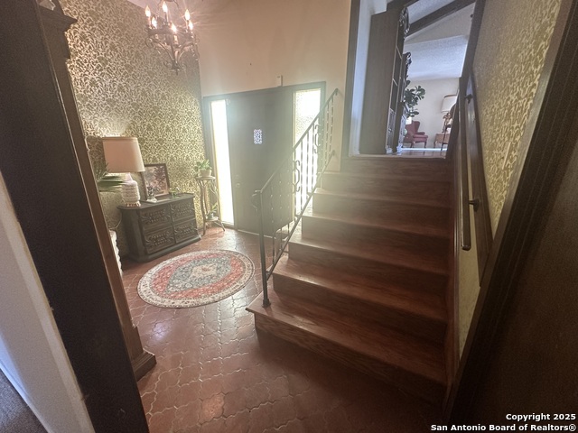 Image 20 of 39 For 322 Glenview