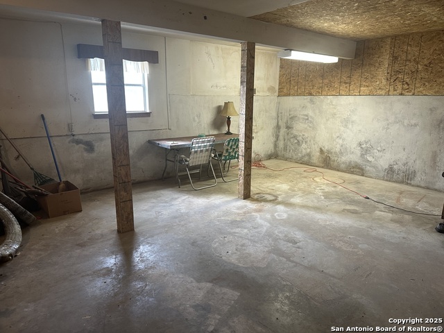 Image 32 of 39 For 322 Glenview