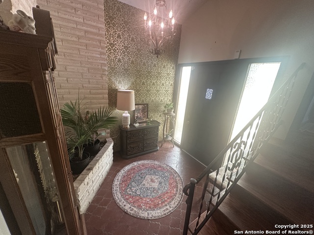 Image 4 of 39 For 322 Glenview