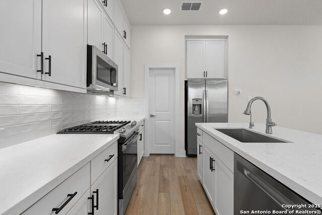 Image 11 of 31 For 8851 Oakland Rd #24