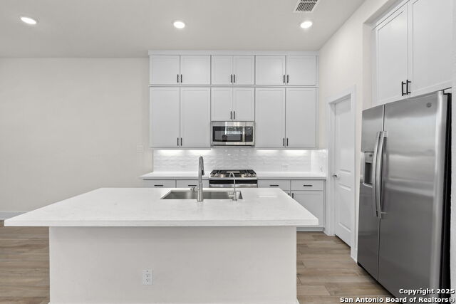 Image 12 of 31 For 8851 Oakland Rd #24