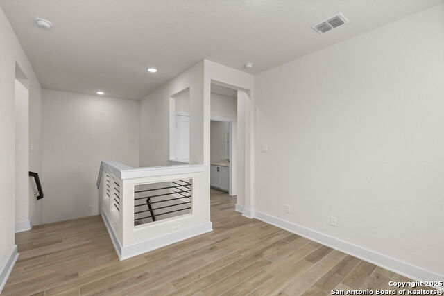 Image 17 of 31 For 8851 Oakland Rd #24