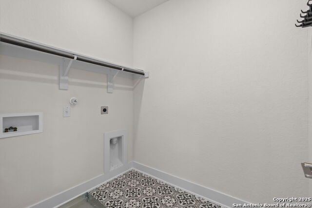 Image 27 of 31 For 8851 Oakland Rd #24