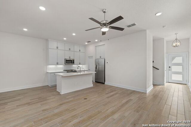 Image 7 of 31 For 8851 Oakland Rd #24