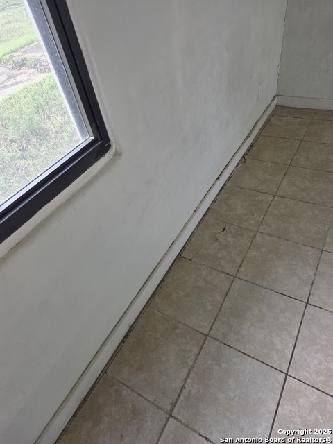 Image 16 of 31 For 211 Dowman