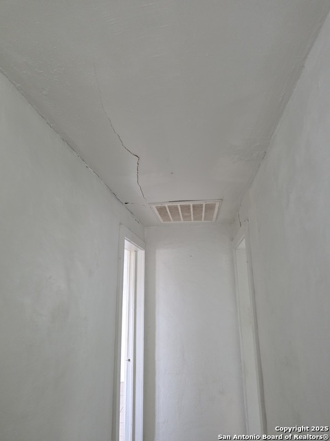 Image 18 of 31 For 211 Dowman