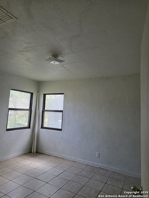 Image 19 of 31 For 211 Dowman