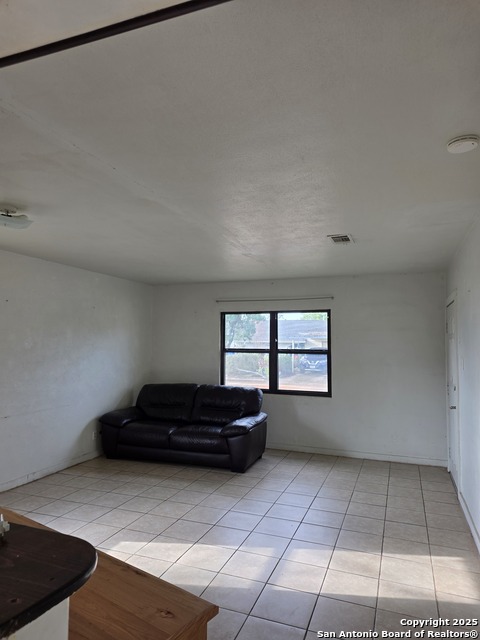 Image 2 of 31 For 211 Dowman