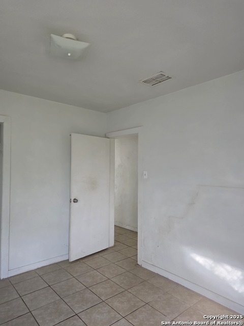 Image 20 of 31 For 211 Dowman