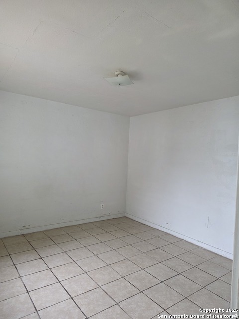 Image 21 of 31 For 211 Dowman