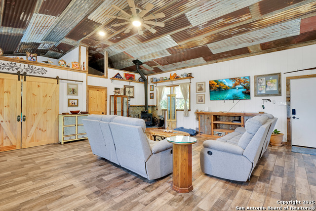 Listing photo id 0 for 125 Valencia