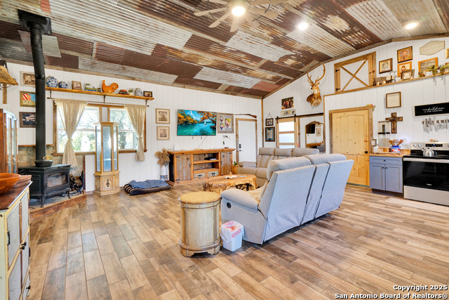 Listing photo id 1 for 125 Valencia