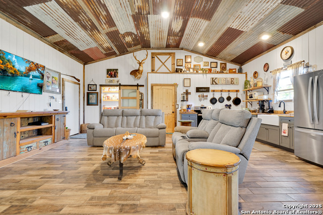 Listing photo id 2 for 125 Valencia