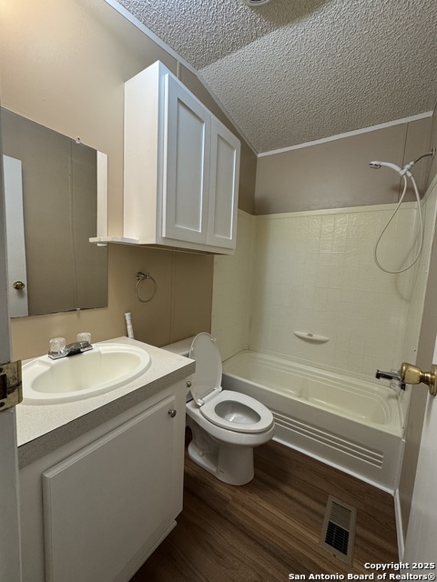 Image 4 of 12 For 110 Deer Park Unit B