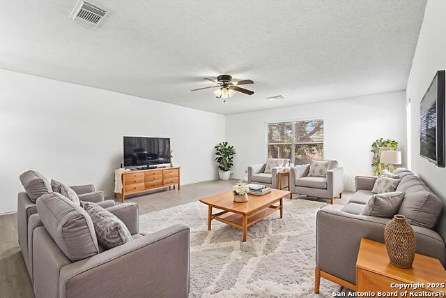 Listing photo id 8 for 15850 Marisa