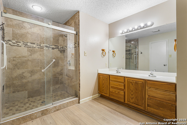 Listing photo id 14 for 15850 Marisa