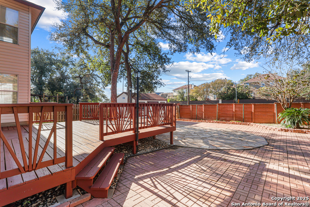 Listing photo id 16 for 15850 Marisa